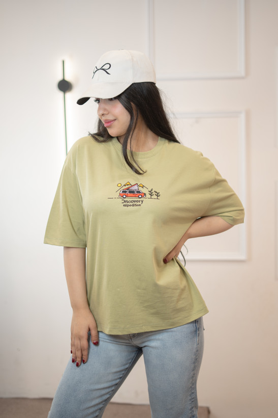 تیشرت زنانه گلدوزی طرح کمپینگ