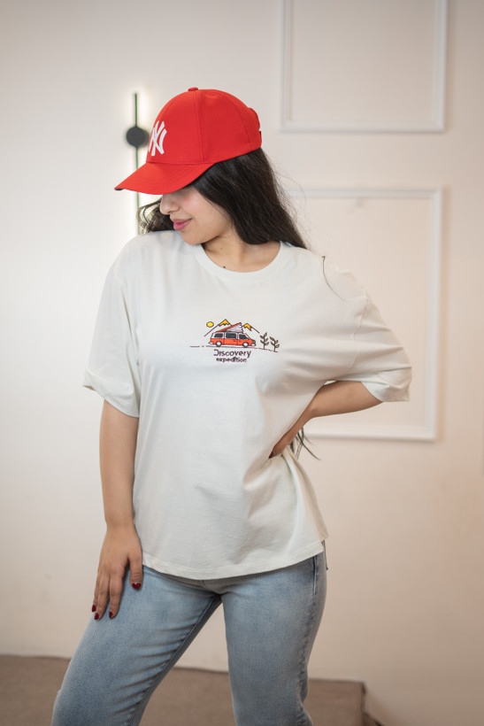 تیشرت زنانه گلدوزی طرح کمپینگ