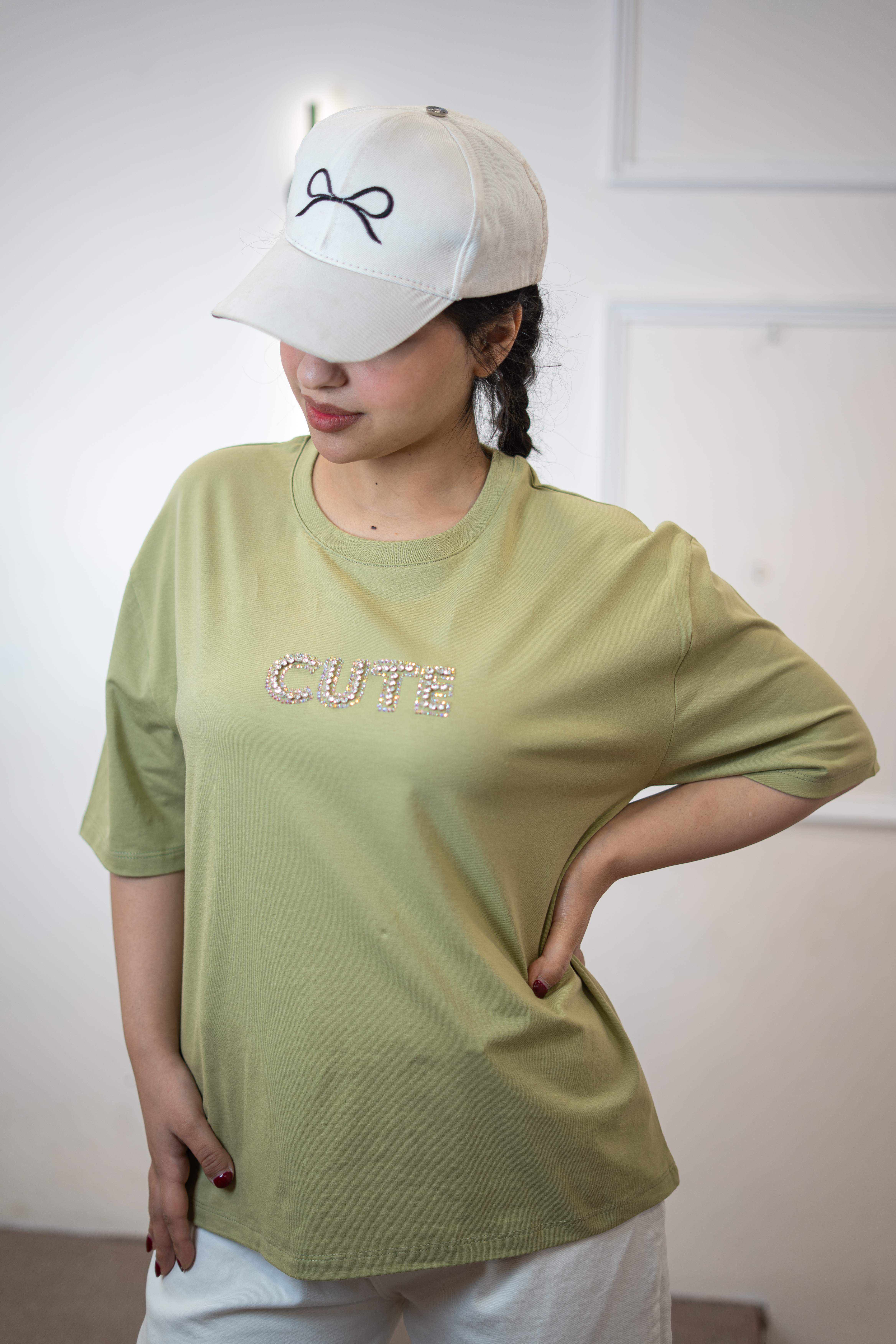 تیشرت زنانه نیمه باکسی طرح CUTE