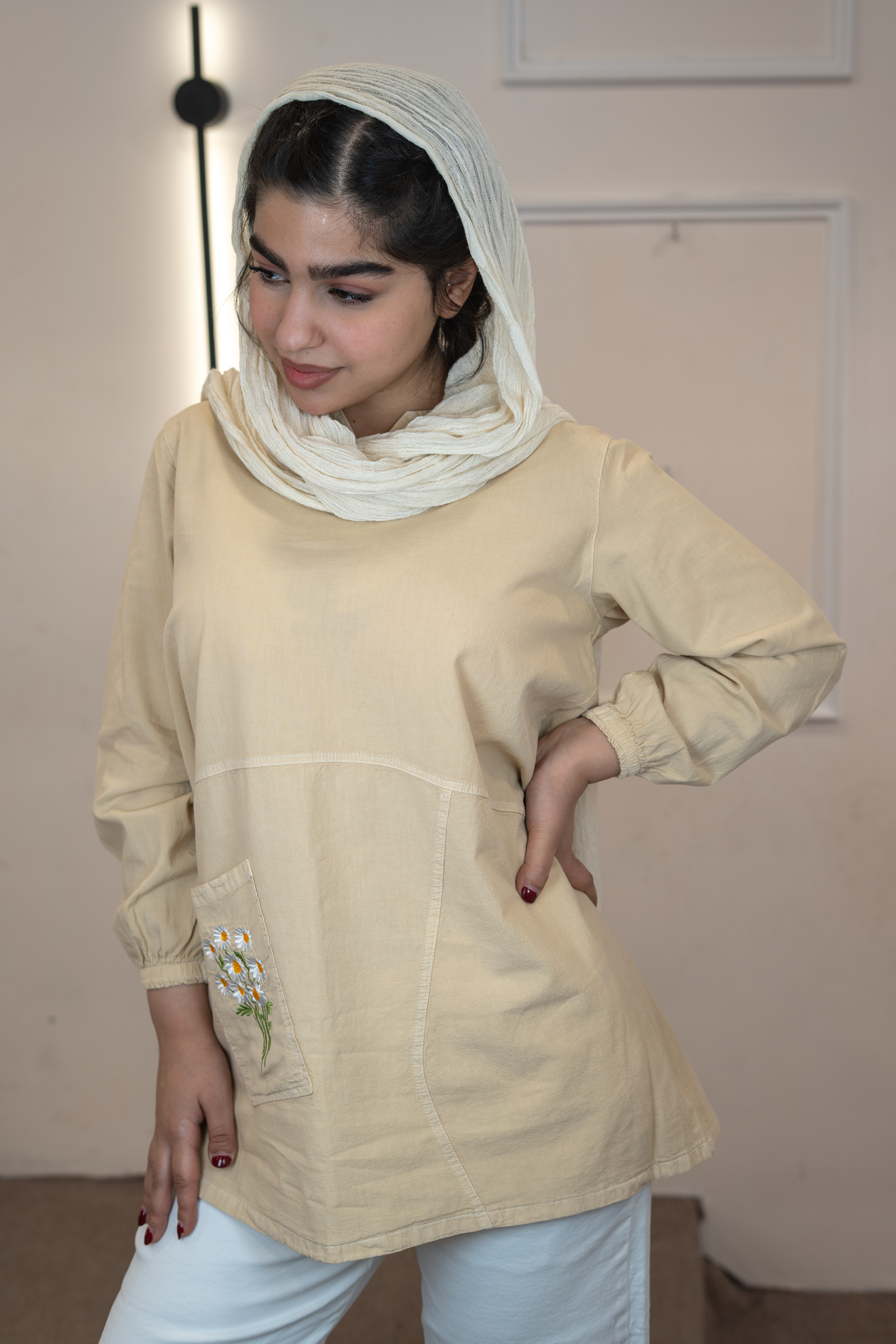 شومیز زنانه الیاف طبیعی گلدوزی مدل زنبق